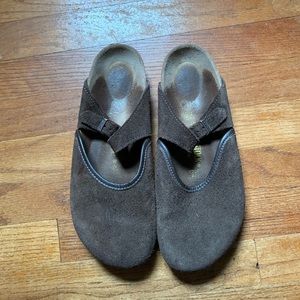 Women’s strap closed toe Birkenstock